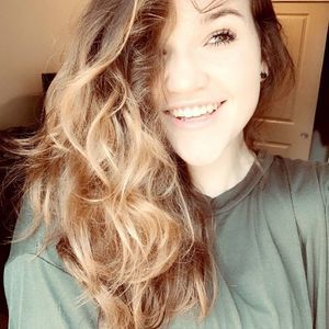 Meet your Posher, Chloe